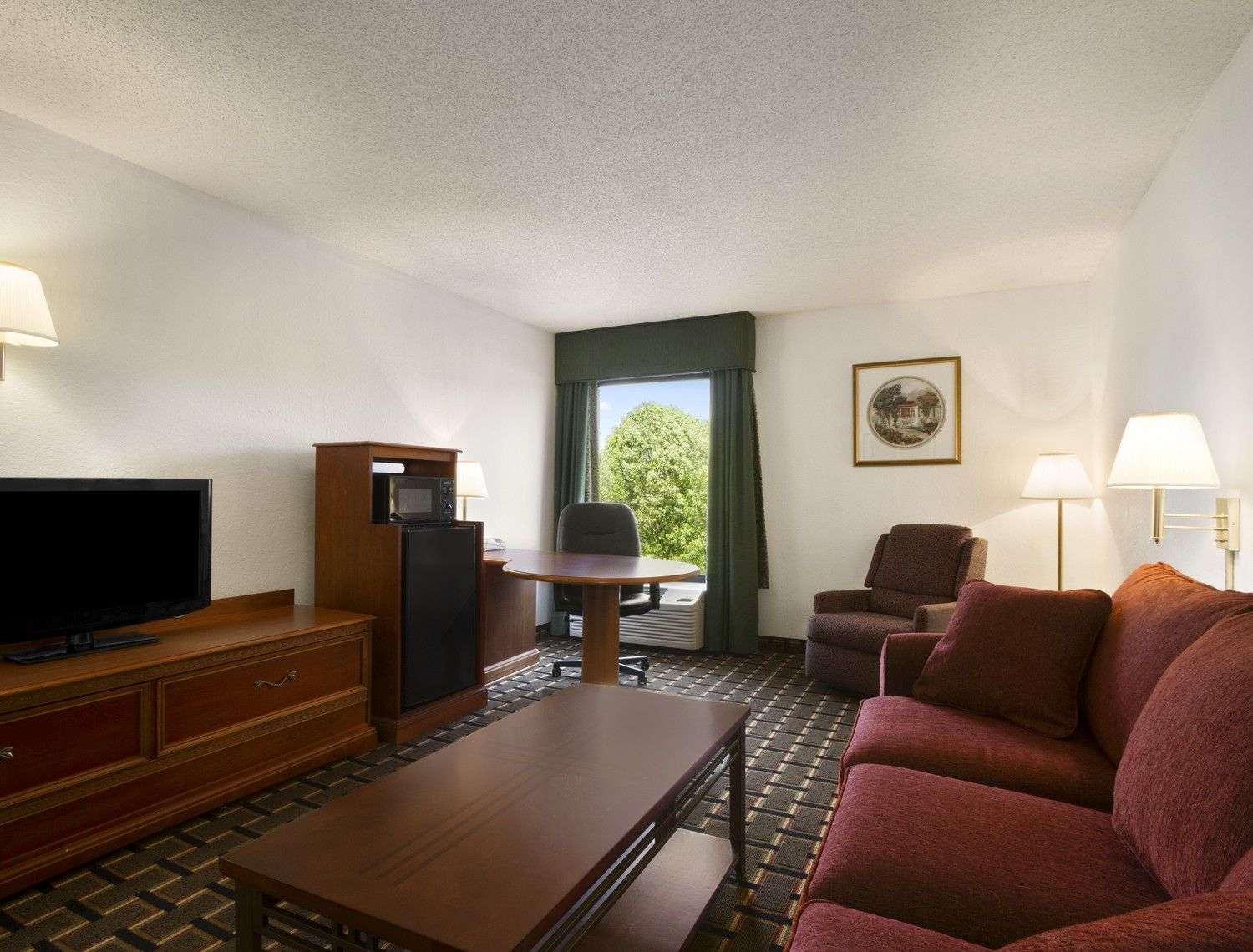 Baymont By Wyndham קרוסוויל מראה חיצוני תמונה